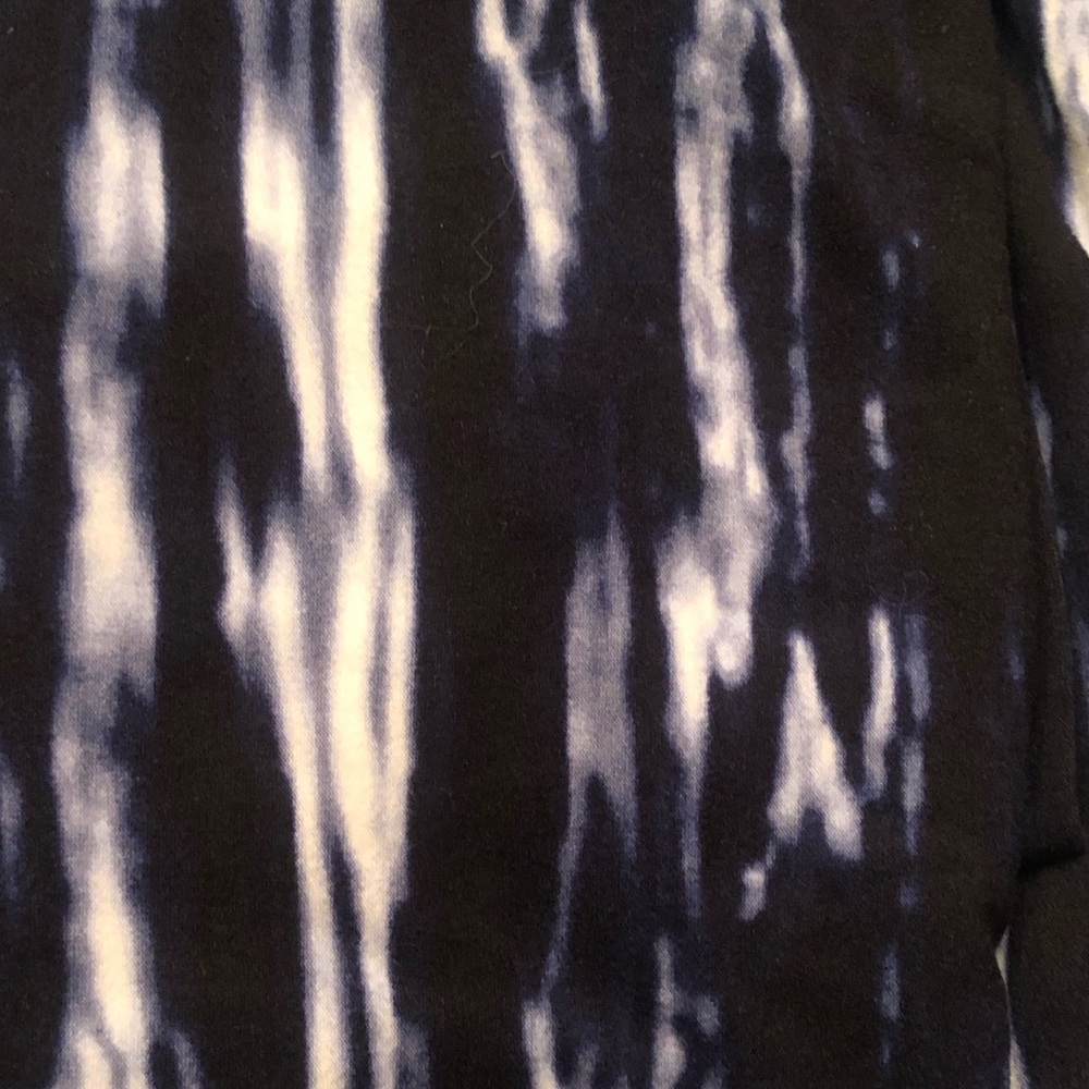 LuLaRoe NWOT Dark Blue and White Leggings